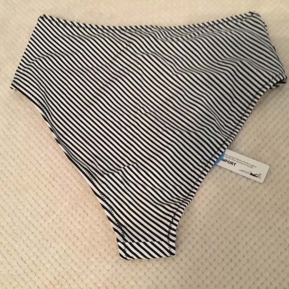Cupshe bikini. High waisted black & white stripe bottom and pink floral top - Picture 4 of 16